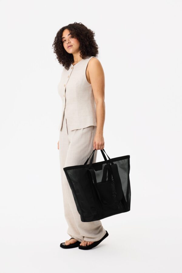 Resale The Mesh Beach Tote in Black - Image 4