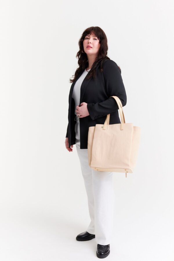 Resale The Commuter Tote in Beige - Image 15