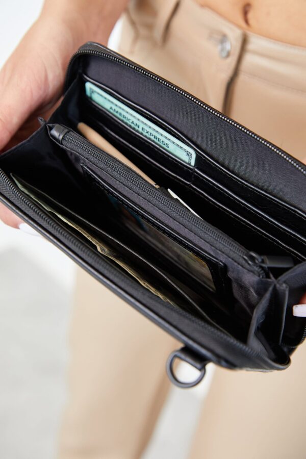 Resale The Travel Wallet in Black - Image 5