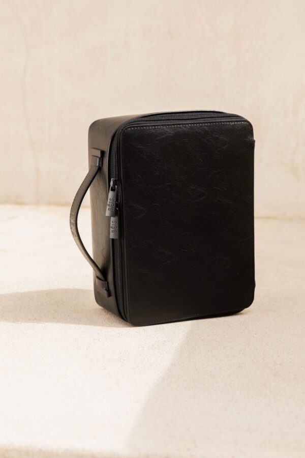 Resale The Cosmetic Case in Black - Image 9